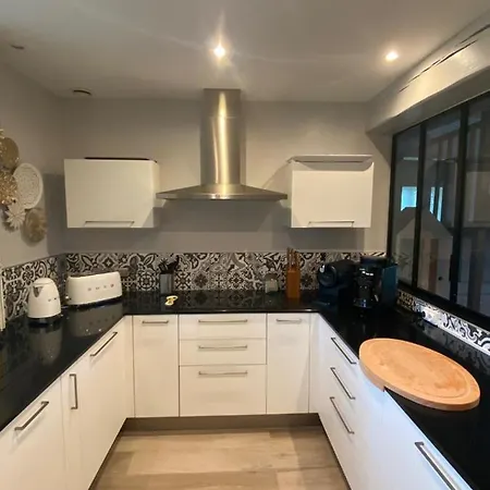 Maison 10p Avec Piscine Privative Et Chauffee - Reservation Sur Https Auxportesdetretat Fr Villa *