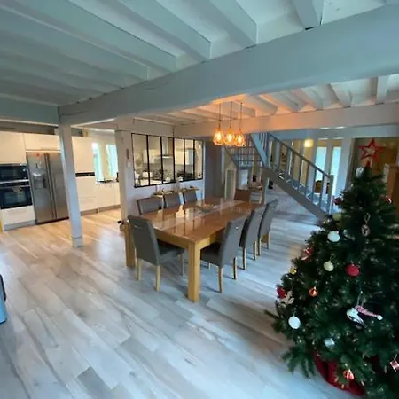 Villa Maison 10p Avec Piscine Privative Et Chauffee - Reservation Sur Https Auxportesdetretat Fr